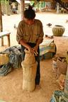 Fabrication de poterie traditionnelle à Kampong Chhnang Cambodge