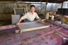 Fabrication traditionnelle du papier saa à Luang Prabang Laos