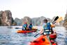 Giro in kayak sulla baia di Halong Vietnam