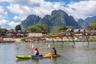 barche kayak sul fiume di Nam Song a Vang Vieng Laos