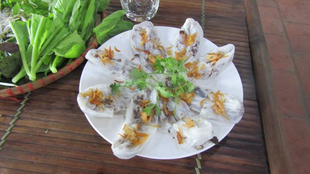 Banh-cuon-rice-rolls-vietnam