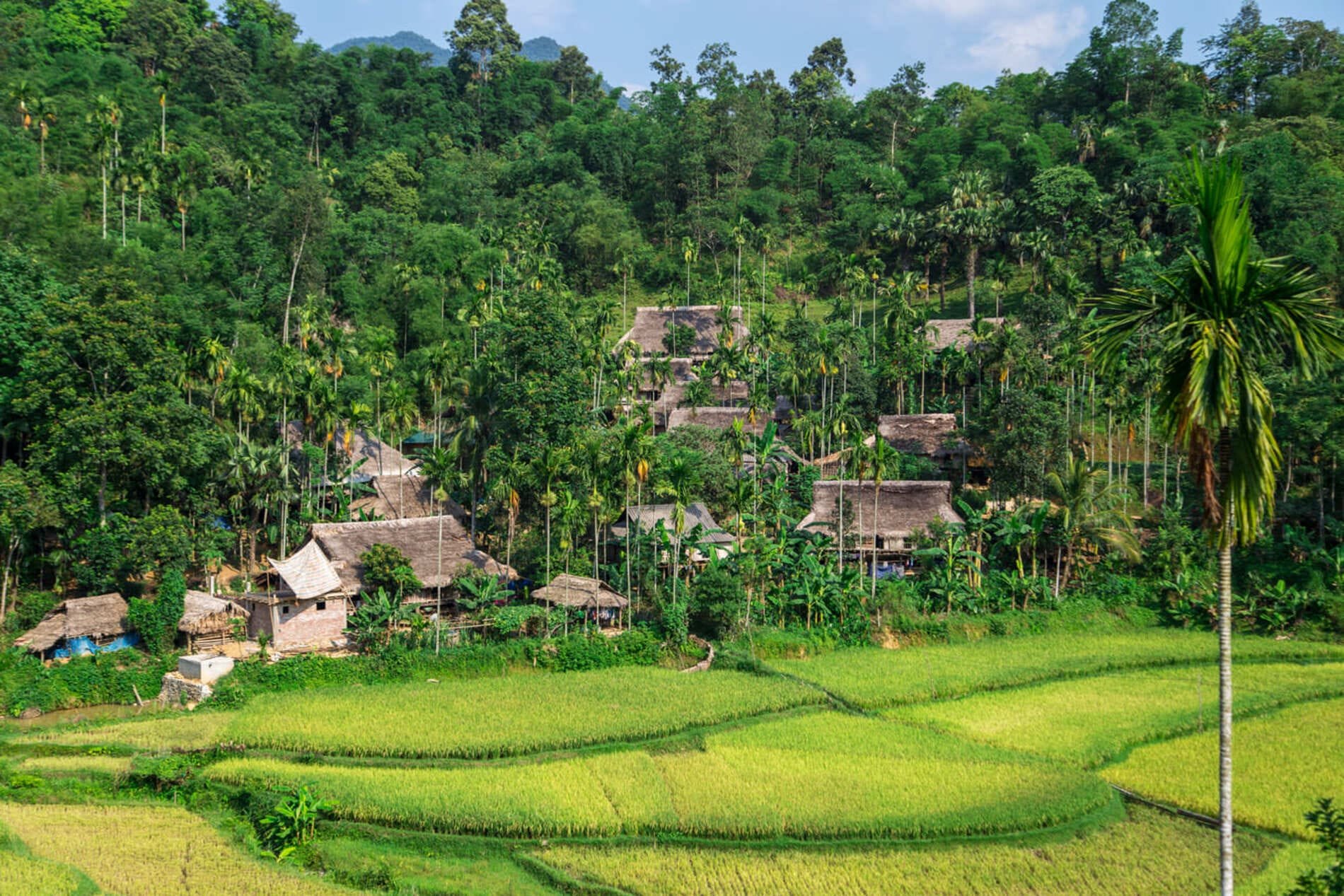 Kho Muong village in Pu Luong