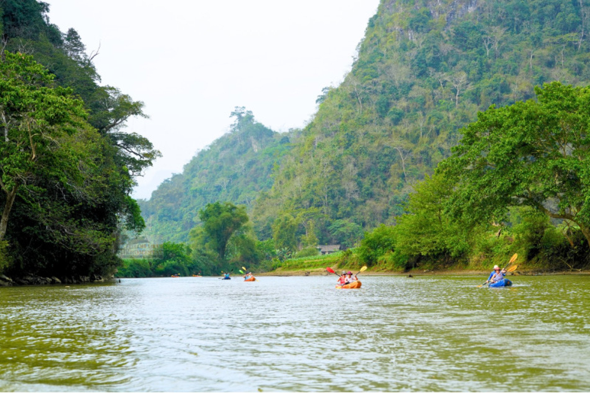 Balade en kayak sur le lac de Ba Be Vietnam