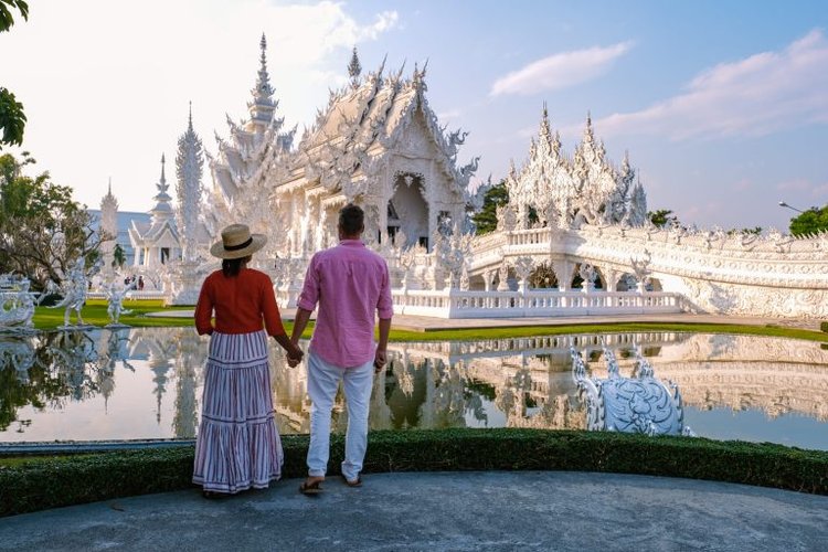 Bianco tempio Wat Rong Khun Thailandia