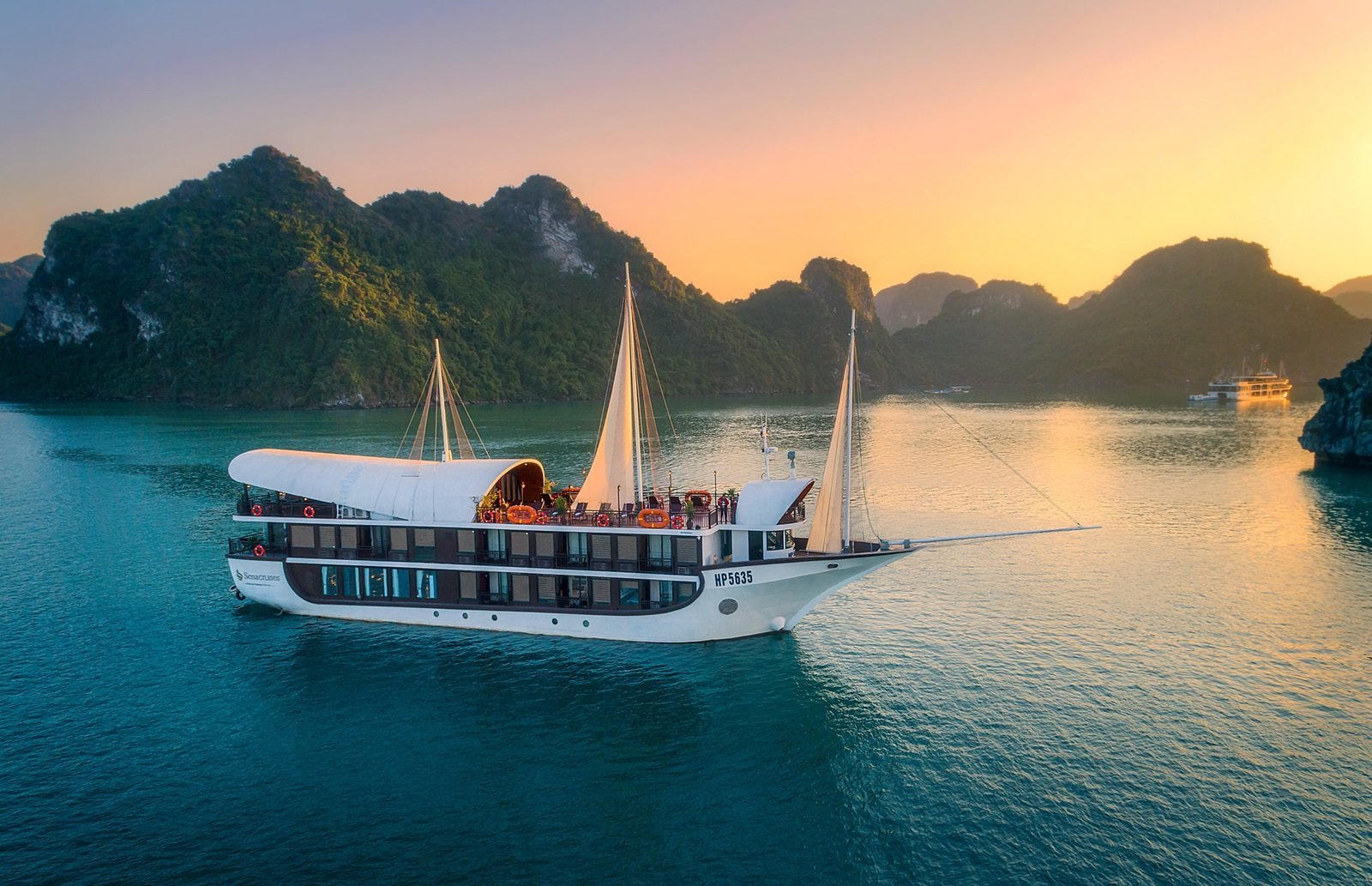 Croisière-dans-la-baie-d’Halong