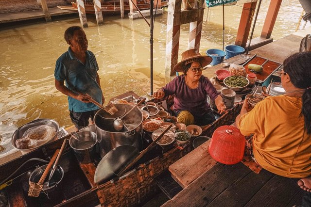 Découverte du marché flottant de Damnoen Saduak en Thailande