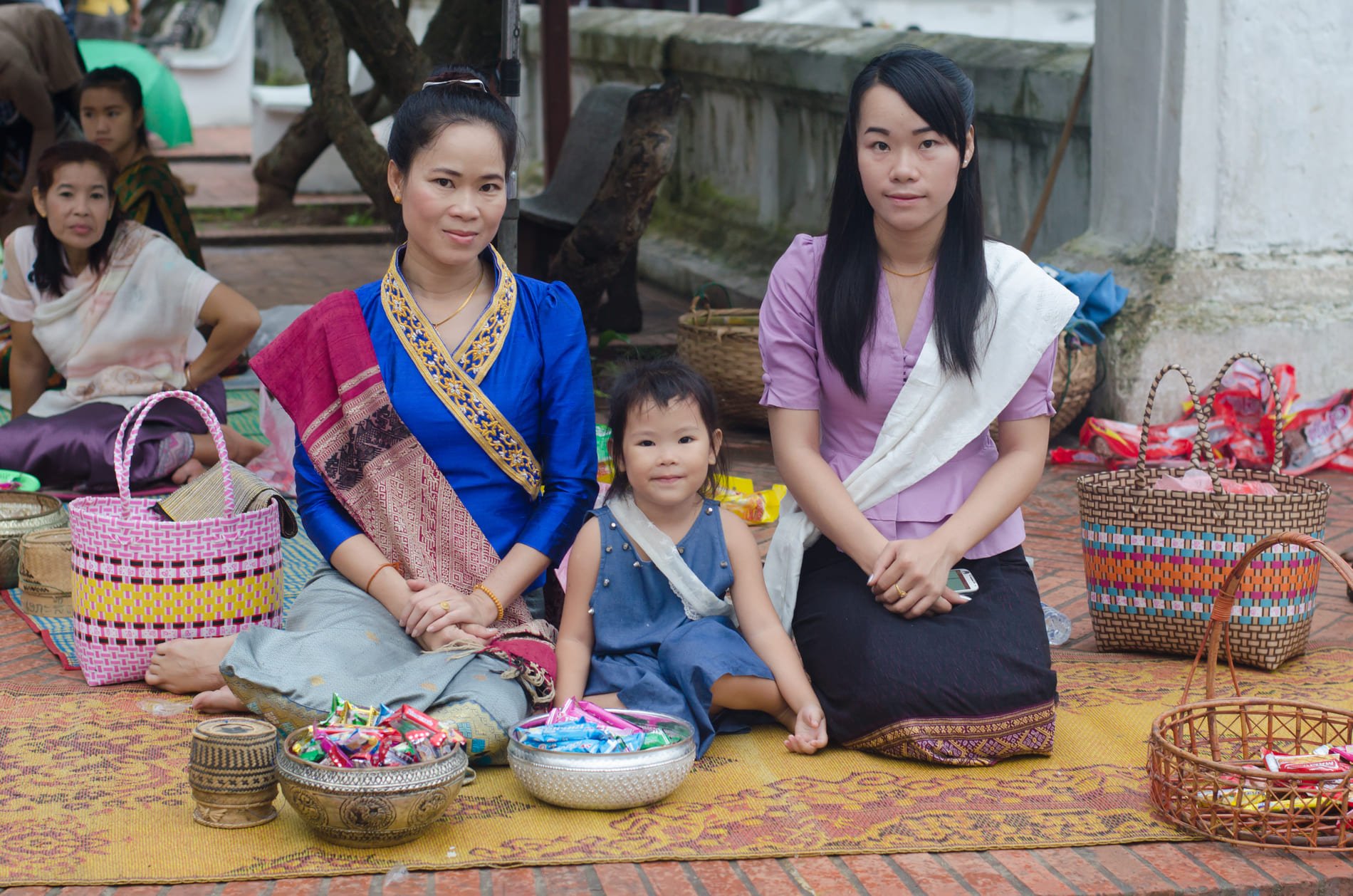 Donne laotiane in costume tradizionale Laos