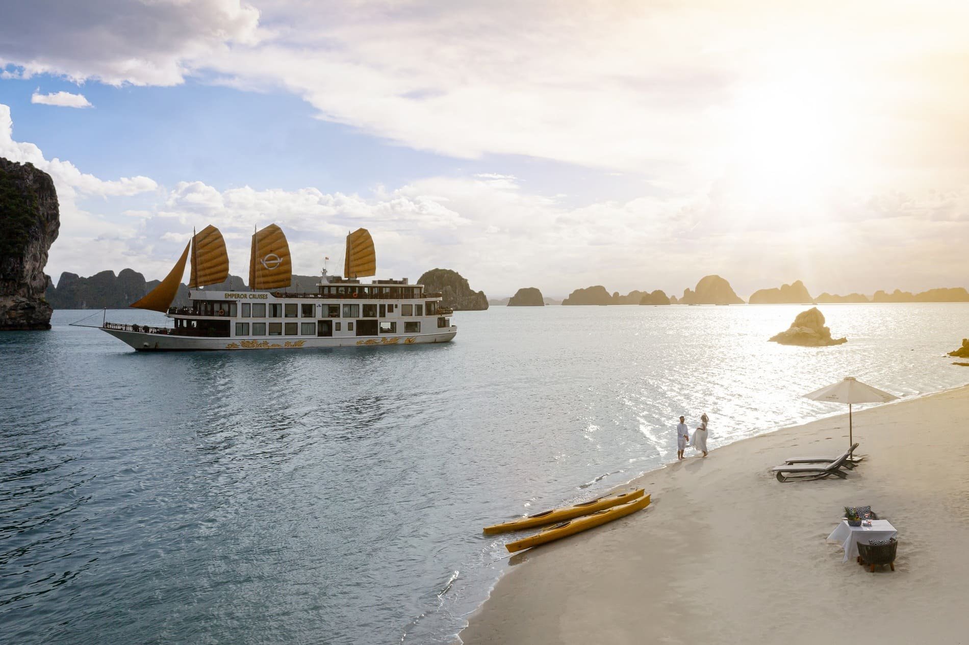 Esplorare baia di Halong Vietnam