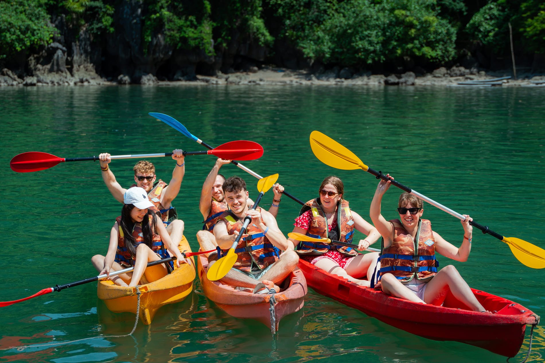 Faire du kayak à la baie d'Ha-Long