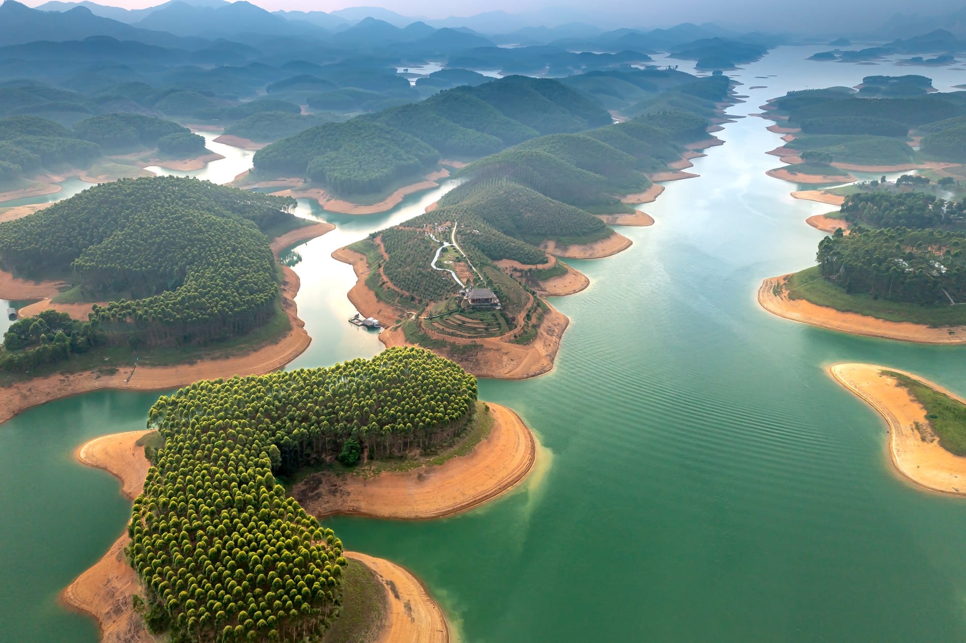 Le lac de Thac Ba à Yen Bai Vietnam