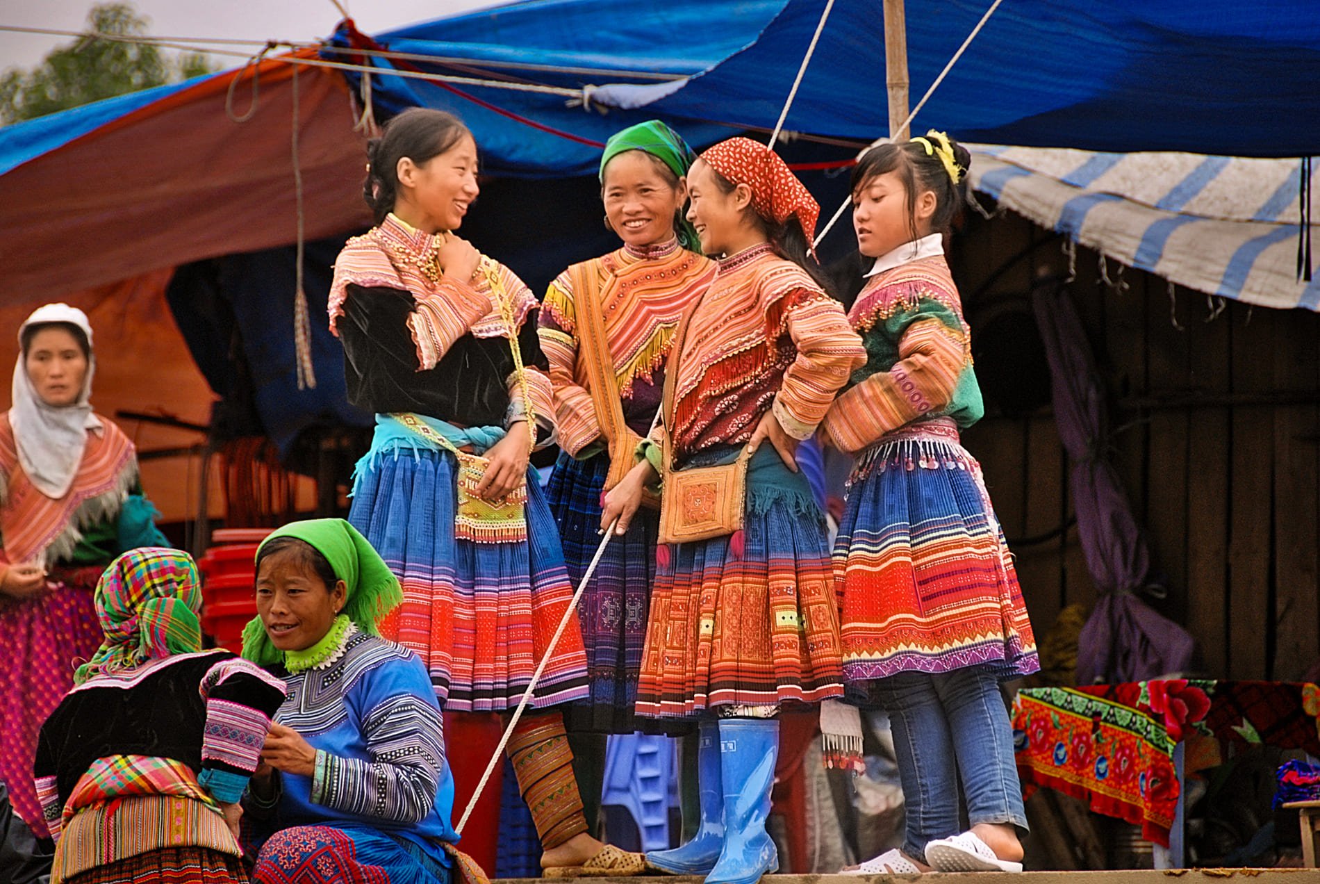 Le persone entice dal mercato di Bac Ha Vietnam