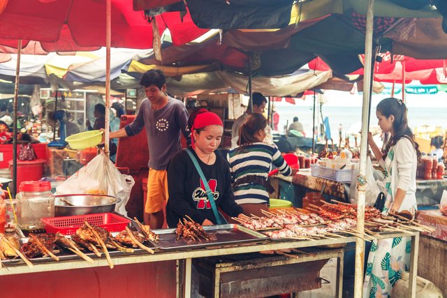 Mercato del pesce Kep Cambogia