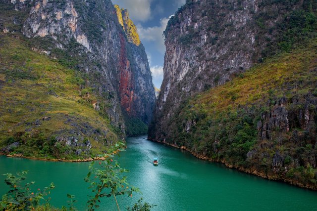 Nho-Que-river-Ha-Giang-Vietnam