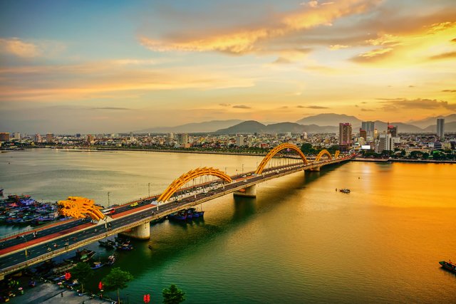 Ponte del drago di Danang Vietnam