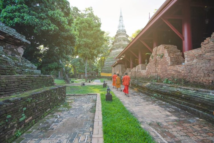 Wat-Chedi-Luang-Temple-Chiang-Saen-District