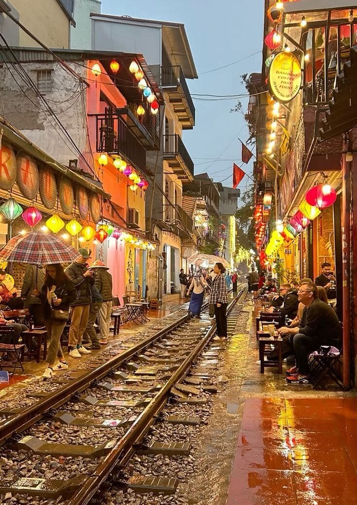 hanoi train street