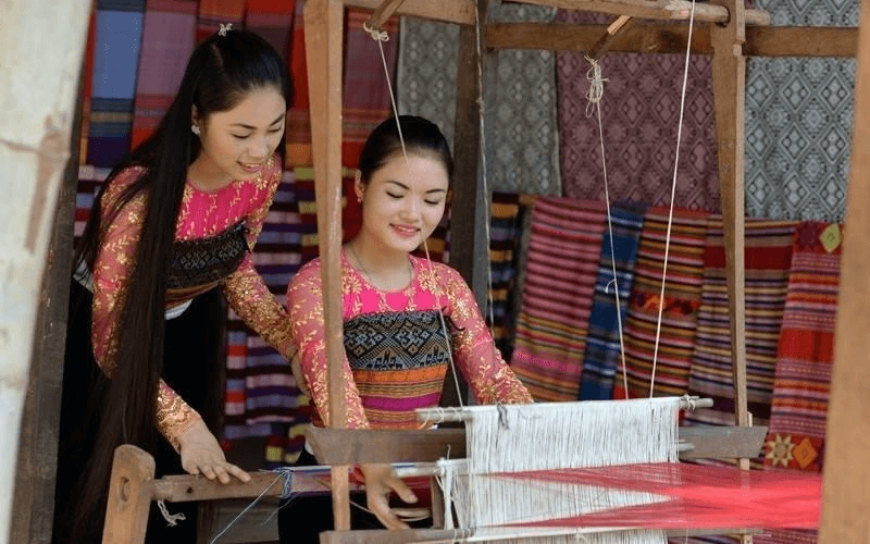 Visite des villages ethniques de Pom Coong et Lac