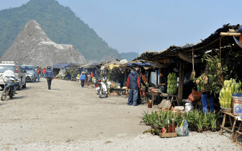 Le marché de Thung Khe