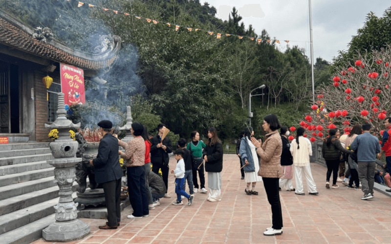 Les Vietnamiens ont la coutume de se rendre à la pagode au début de l'année pour prier pour avoir de la chance