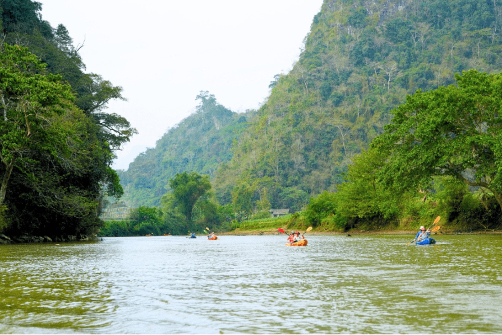 Escursione-in-kayak-nel-lago-di-Ba-Be-Vietnam