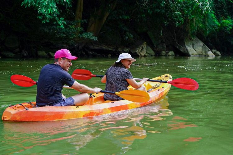 Giornata-in-Kayak-nel-lago-di-Ba-Be-Vietnam