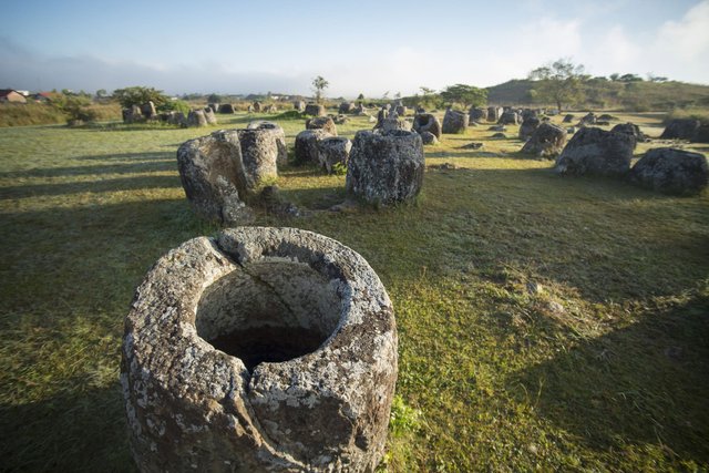 La mystérieuse plaine des jarres au Laos