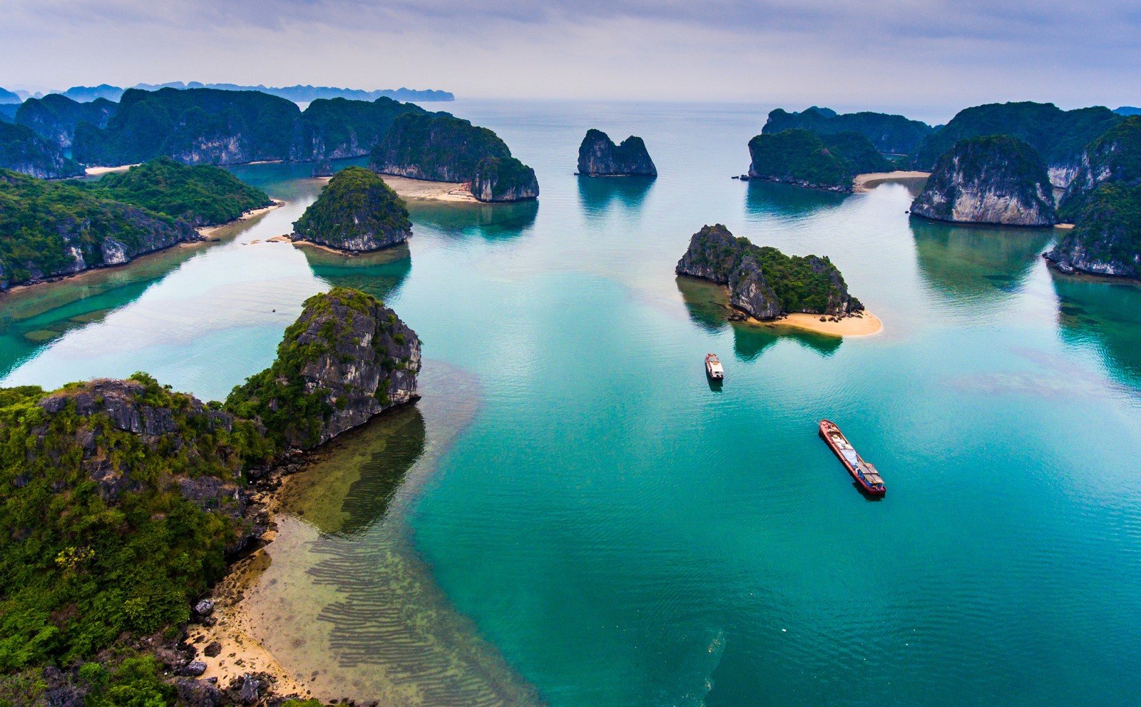Lan Ha Bay presents nature's full palette Vietnam