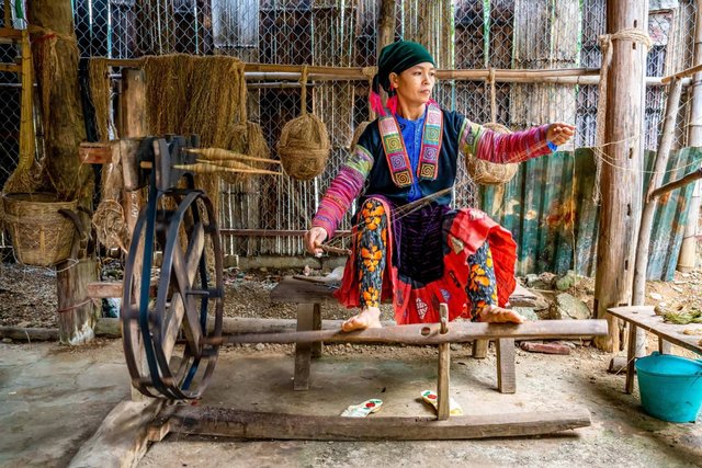 Lung-Tam-linen-weaving-village-in-Ha-Giang-Vietnam