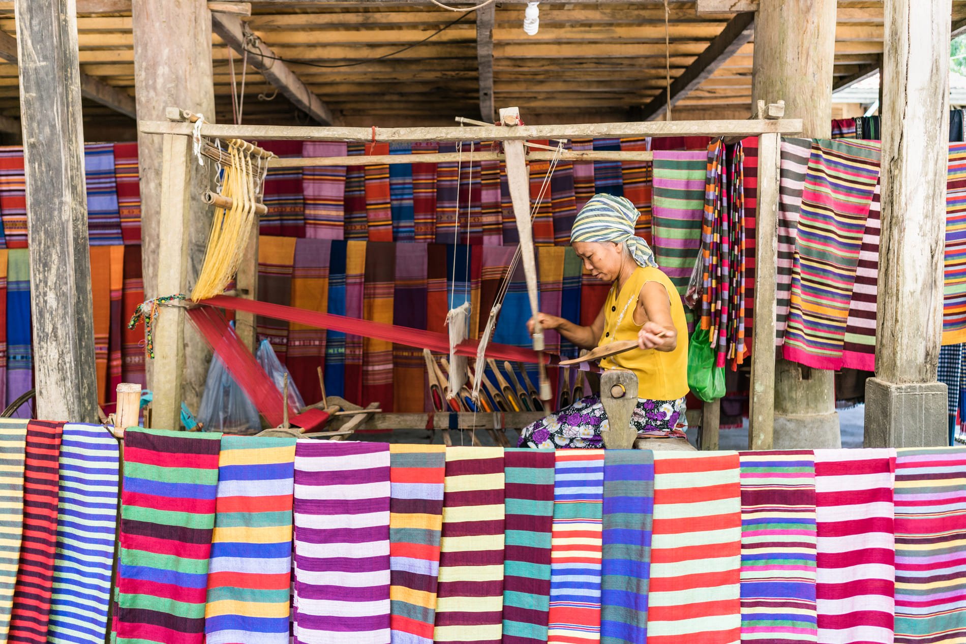The beauty of Thai brocade weaving in Mai Chau