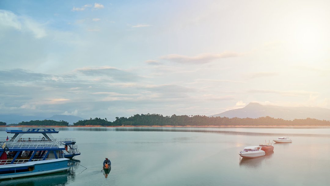 Faire du kayak sur le lac Nam Ngum Laos