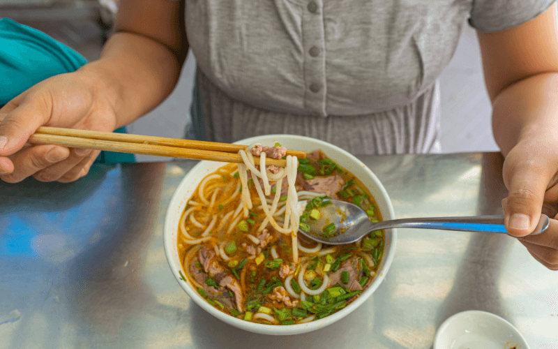 Le Bun bo Hue - soupe de nouilles aux bœufs