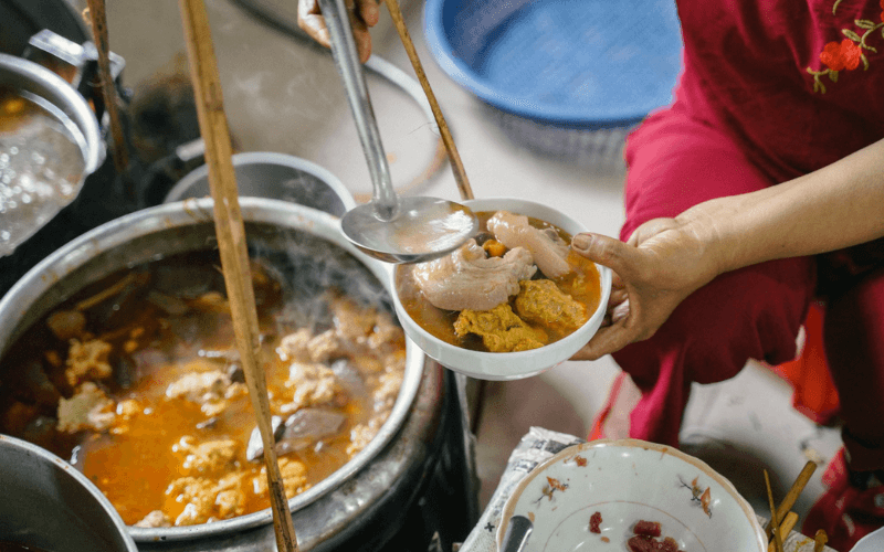 Bun bo Hue - l'un des meilleures nourritures du petit-déjeuner sous forme de soup